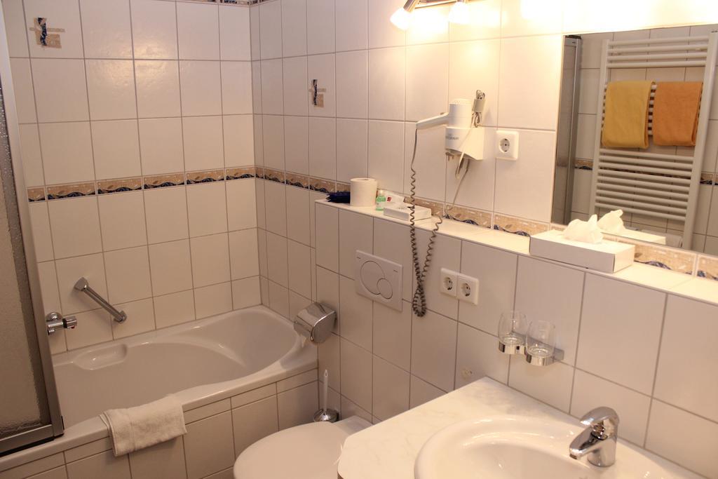 Landgasthof Zum Schuetzen Oberried  Kamer foto